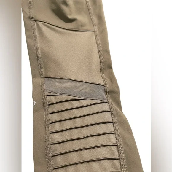 Alo Yoga High-waist Airlift Moto Legging Mesh details In Olive Branch Size S - Picture 6 of 14